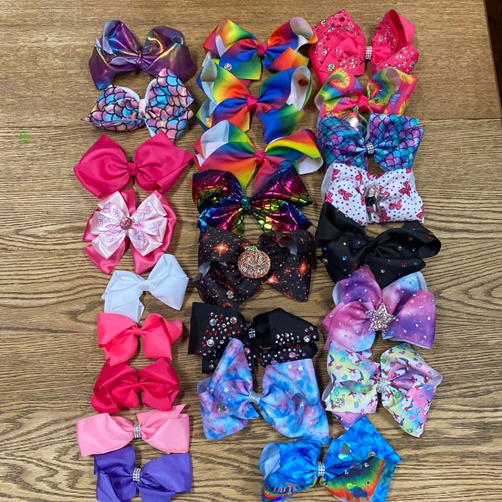 Lot of bows!
